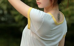 美女露出尿口让男人揉动态图网站